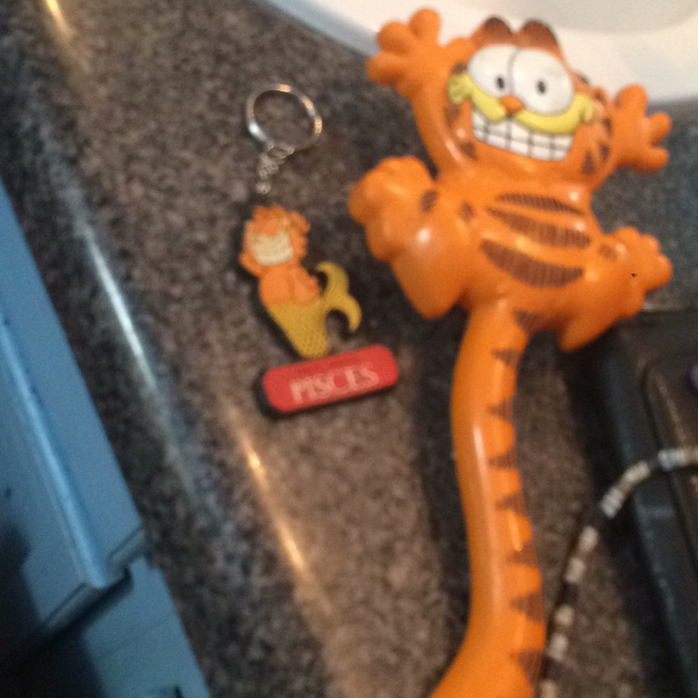 Vintage Avon’s Garfield bath brush